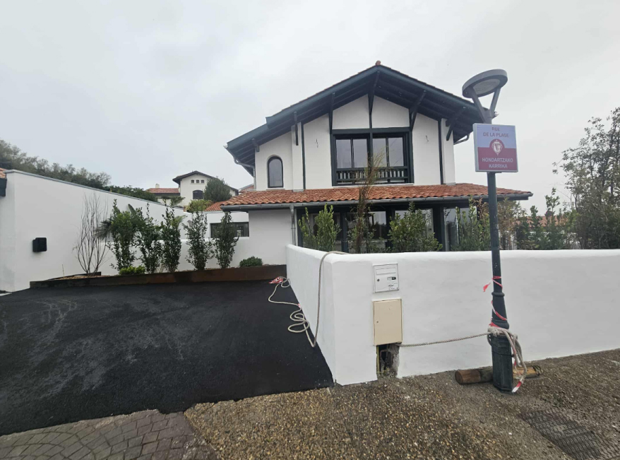 Charpente Côte basque, Charpente Iholdy, Charpente Pays basque, Construction ossature bois, Construction ossature bois Côte basque, Construction ossature bois Pays basque, Couverture Côte basque, Couverture Iholdy, Couverture Pays basque, Menuiserie Côte basque, Menuiserie Iholdy, Menuiserie Pays basque, Zinguerie Côte basque, Zinguerie Iholdy, Zinguerie Pays basque