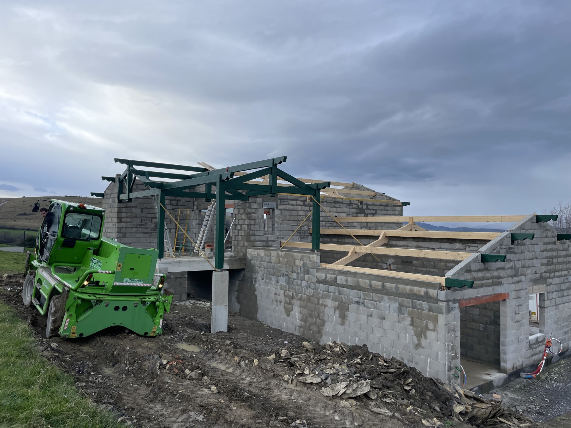 Charpente Côte basque, Charpente Iholdy, Charpente Pays basque, Construction ossature bois, Construction ossature bois Côte basque, Construction ossature bois Pays basque, Couverture Côte basque, Couverture Iholdy, Couverture Pays basque, Menuiserie Côte basque, Menuiserie Iholdy, Menuiserie Pays basque, Zinguerie Côte basque, Zinguerie Iholdy, Zinguerie Pays basque