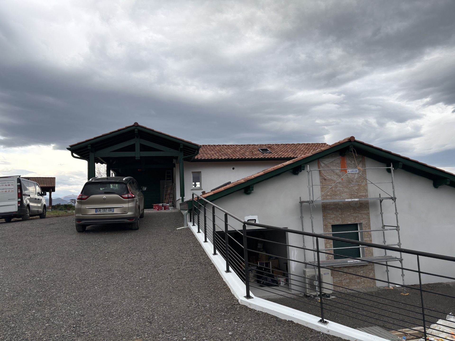 Charpente Côte basque, Charpente Iholdy, Charpente Pays basque, Construction ossature bois, Construction ossature bois Côte basque, Construction ossature bois Pays basque, Couverture Côte basque, Couverture Iholdy, Couverture Pays basque, Menuiserie Côte basque, Menuiserie Iholdy, Menuiserie Pays basque, Zinguerie Côte basque, Zinguerie Iholdy, Zinguerie Pays basque