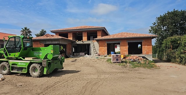 Charpente Côte basque, Charpente Iholdy, Charpente Pays basque, Construction ossature bois, Construction ossature bois Côte basque, Construction ossature bois Pays basque, Couverture Côte basque, Couverture Iholdy, Couverture Pays basque, Menuiserie Côte basque, Menuiserie Iholdy, Menuiserie Pays basque, Zinguerie Côte basque, Zinguerie Iholdy, Zinguerie Pays basque