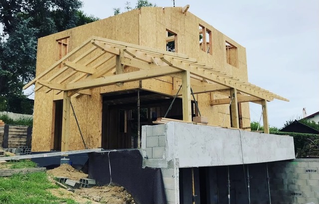 Charpente Côte basque, Charpente Iholdy, Charpente Pays basque, Construction ossature bois, Construction ossature bois Côte basque, Construction ossature bois Pays basque, Couverture Côte basque, Couverture Iholdy, Couverture Pays basque, Menuiserie Côte basque, Menuiserie Iholdy, Menuiserie Pays basque, Zinguerie Côte basque, Zinguerie Iholdy, Zinguerie Pays basque